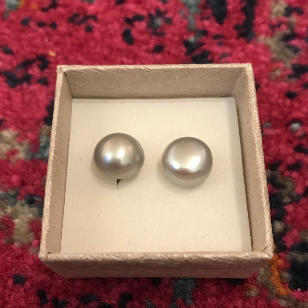 Gray Freshwater Cultured Pearl Earrings